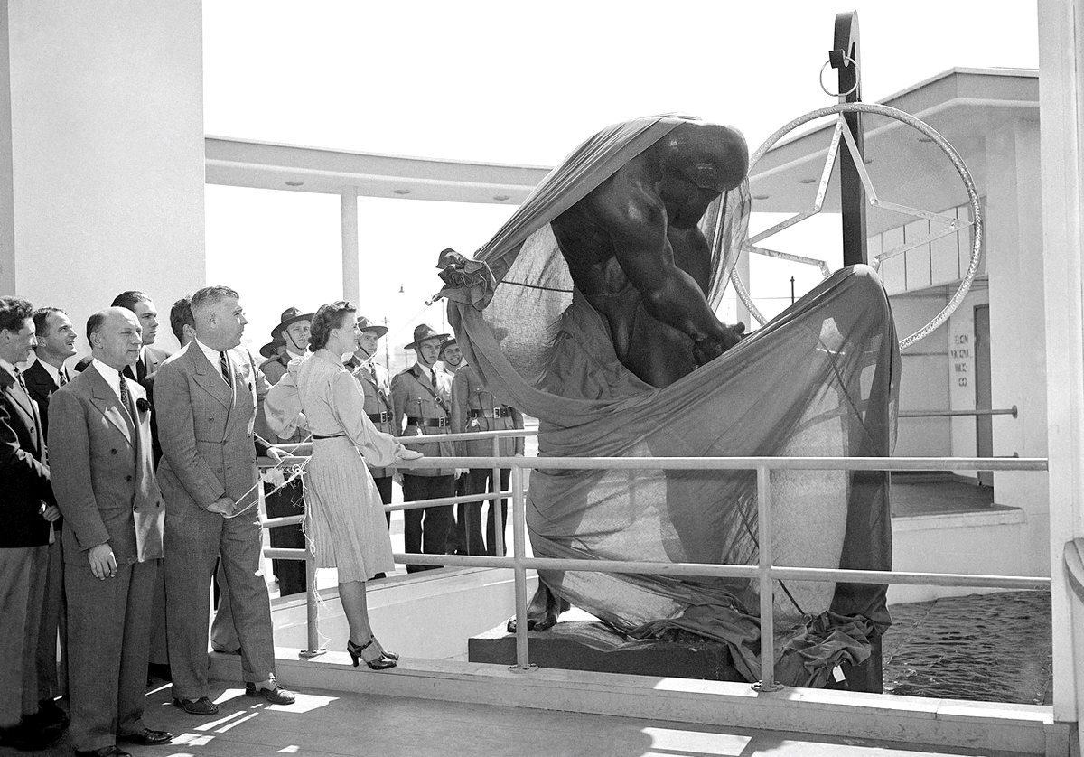 Arlene Warner, "queen of beauty" of Elgin, Illinois, presides at the opening ceremonies of the Elgin Time Observatory at the New York World's Fair on May 10, 1938.