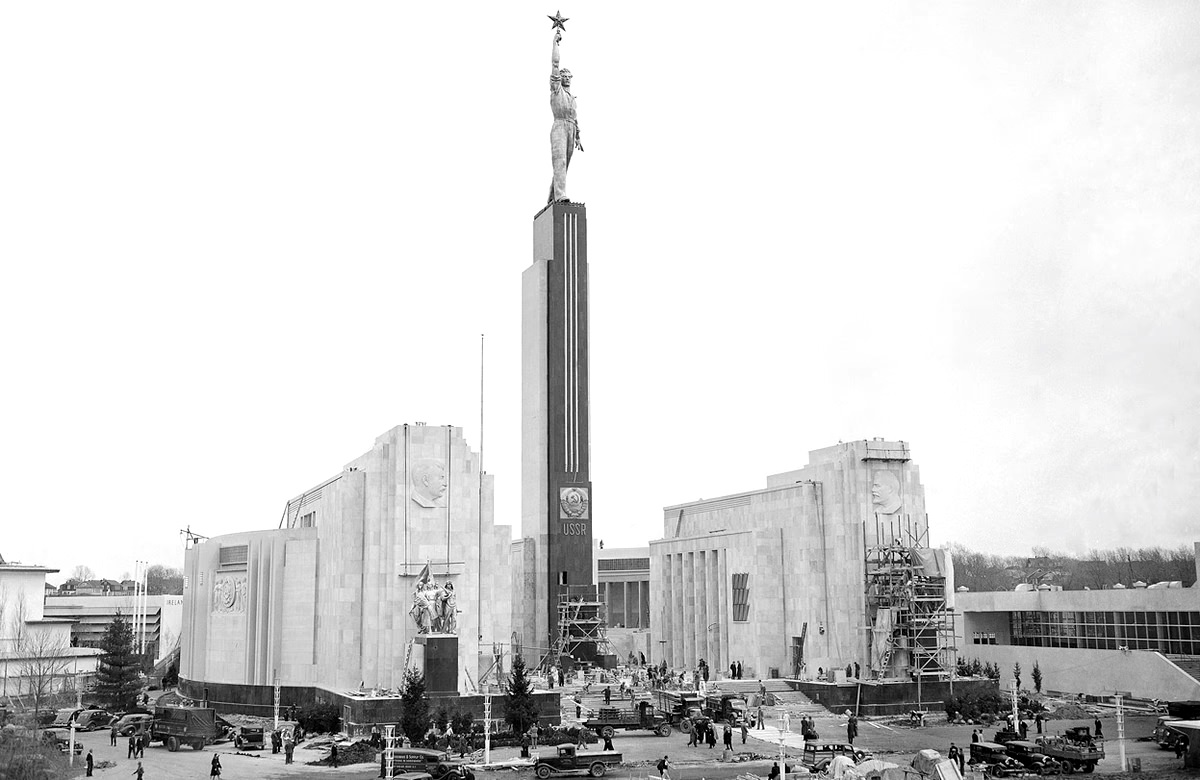 The Russian pavilion at the New York World's fair, one of the last exhibits to be completed for opening of the exposition on April 30, 1939.