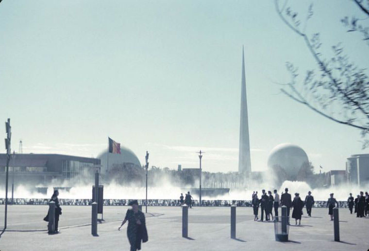 French Pavilion on the Court of Peace with Trylon and Perisphere, 1939 New York World's Fair