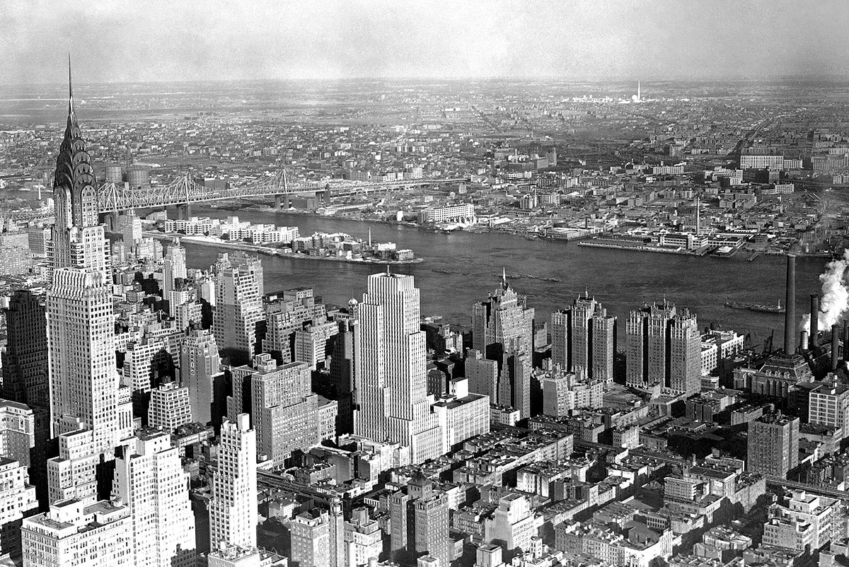 The World's Fair buildings now nearing completion over seven miles away (upper right) can be seen in the distance from the top of the Empire State Building in New York, on February 27, 1939.