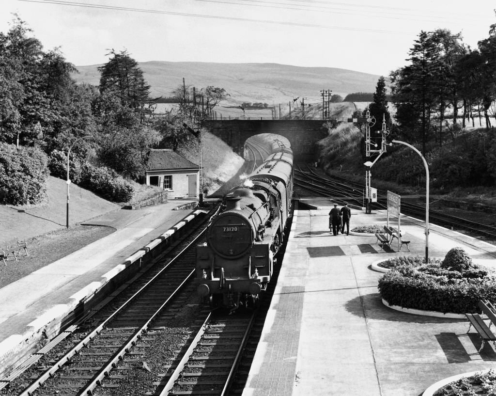 Glasgow Buchanan Street-Inverness express at Gleneagles behind a standard class, 1962