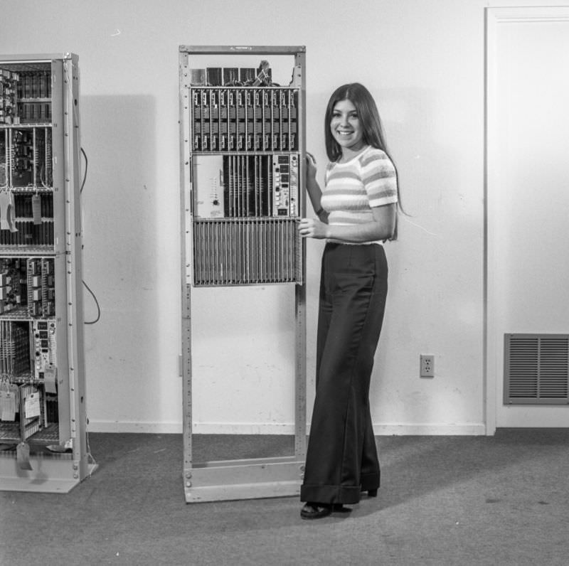 Stunning Portraits of American Office Workers from the early 1970s