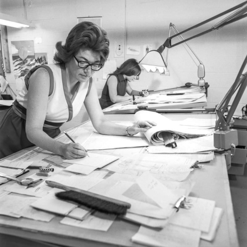 Stunning Portraits of American Office Workers from the early 1970s