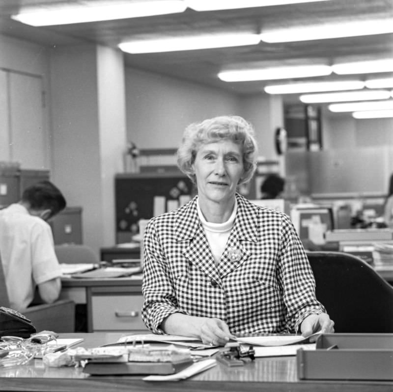 Stunning Portraits of American Office Workers from the early 1970s