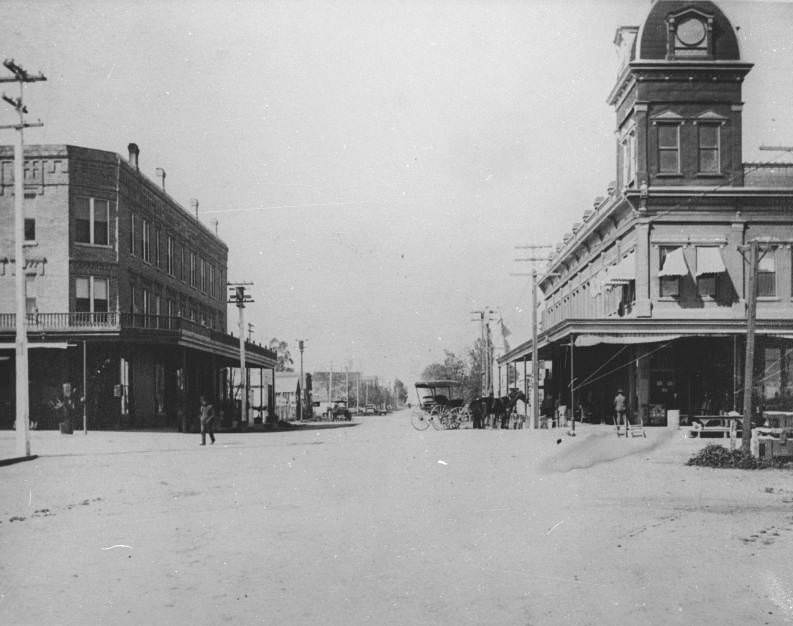 rawford Hotel on left, Hochheimer Building on right, 1903