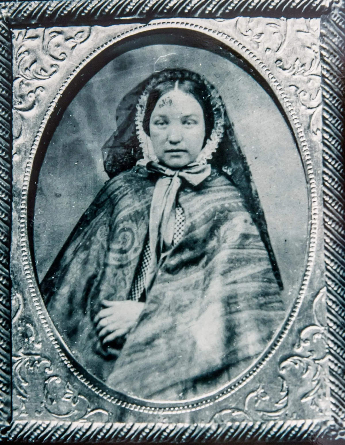 A mugshot of an unknown woman.