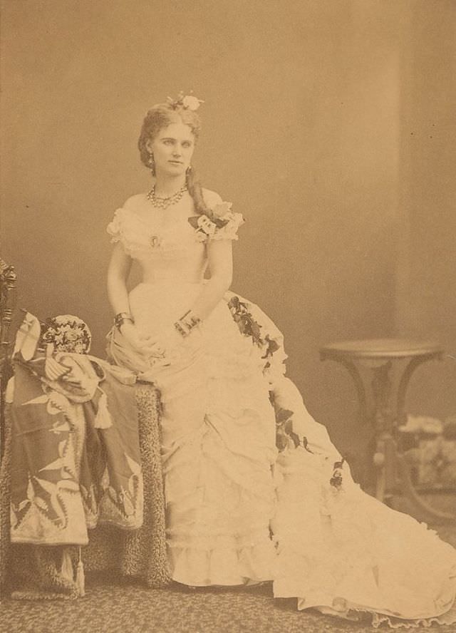 Christina Nilsson: Life story and Fabulous Photos of the Victorian Era’s Most Famous Divas