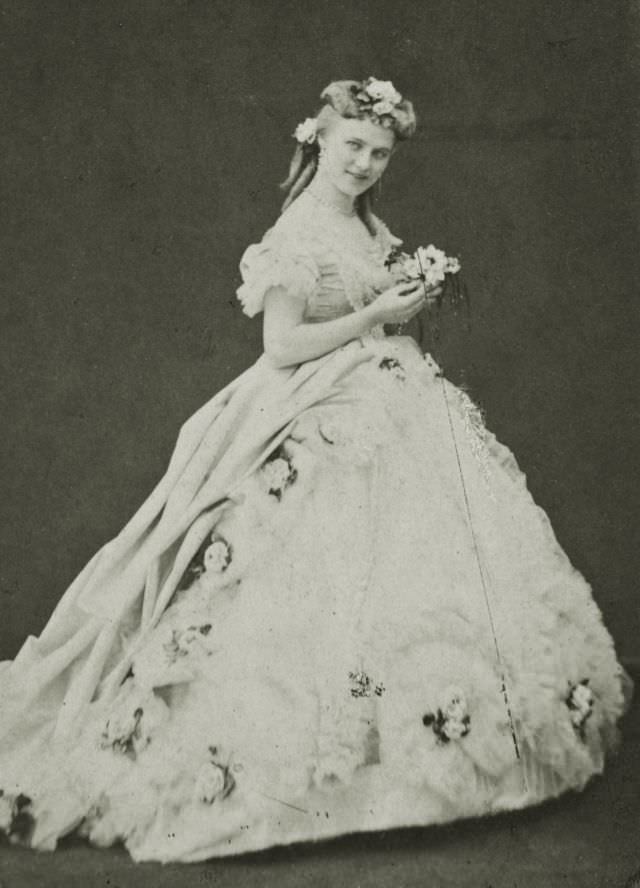 Christina Nilsson: Life story and Fabulous Photos of the Victorian Era’s Most Famous Divas