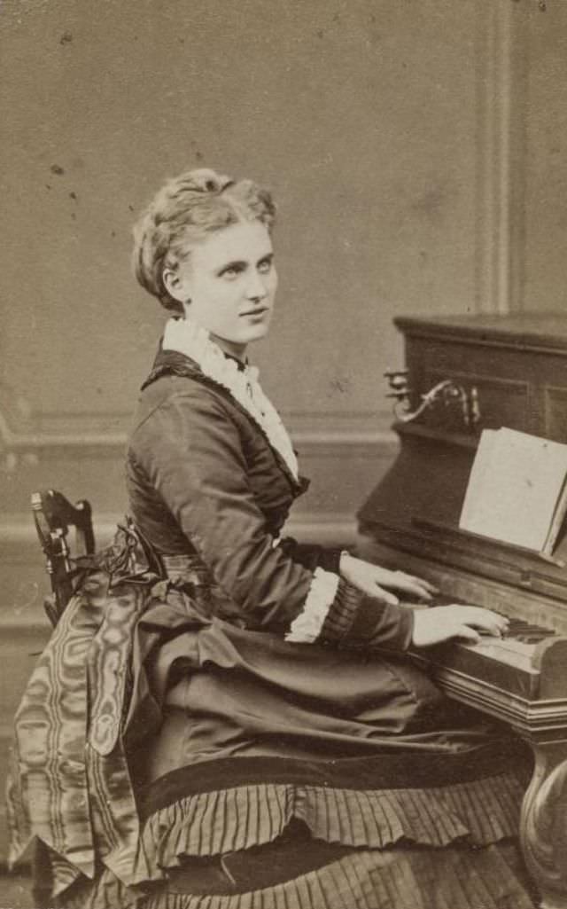 Christina Nilsson: Life story and Fabulous Photos of the Victorian Era’s Most Famous Divas