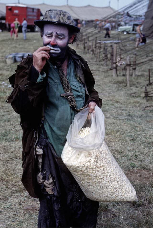 Emmett Kelly, one of the very best of all clowns with a large popcorn bag.