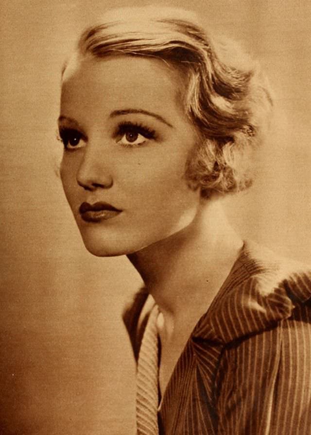 Constance Cummings, 1933