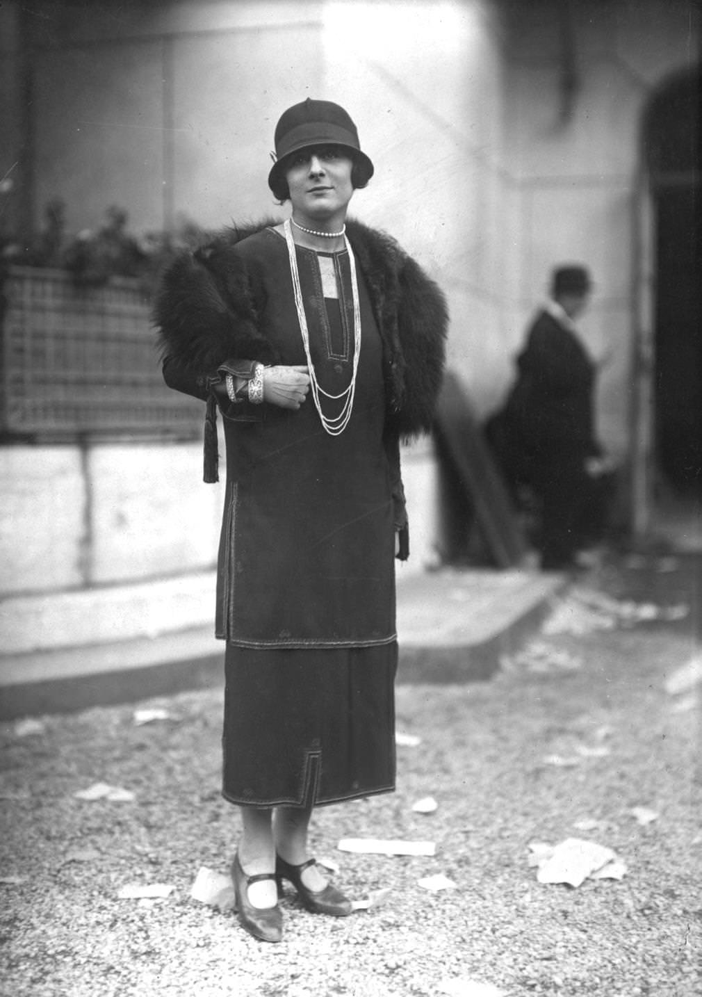 A matching tunic dress and skirt with very simple lines, a fur stole and cloche hat complete the outfit, 1924