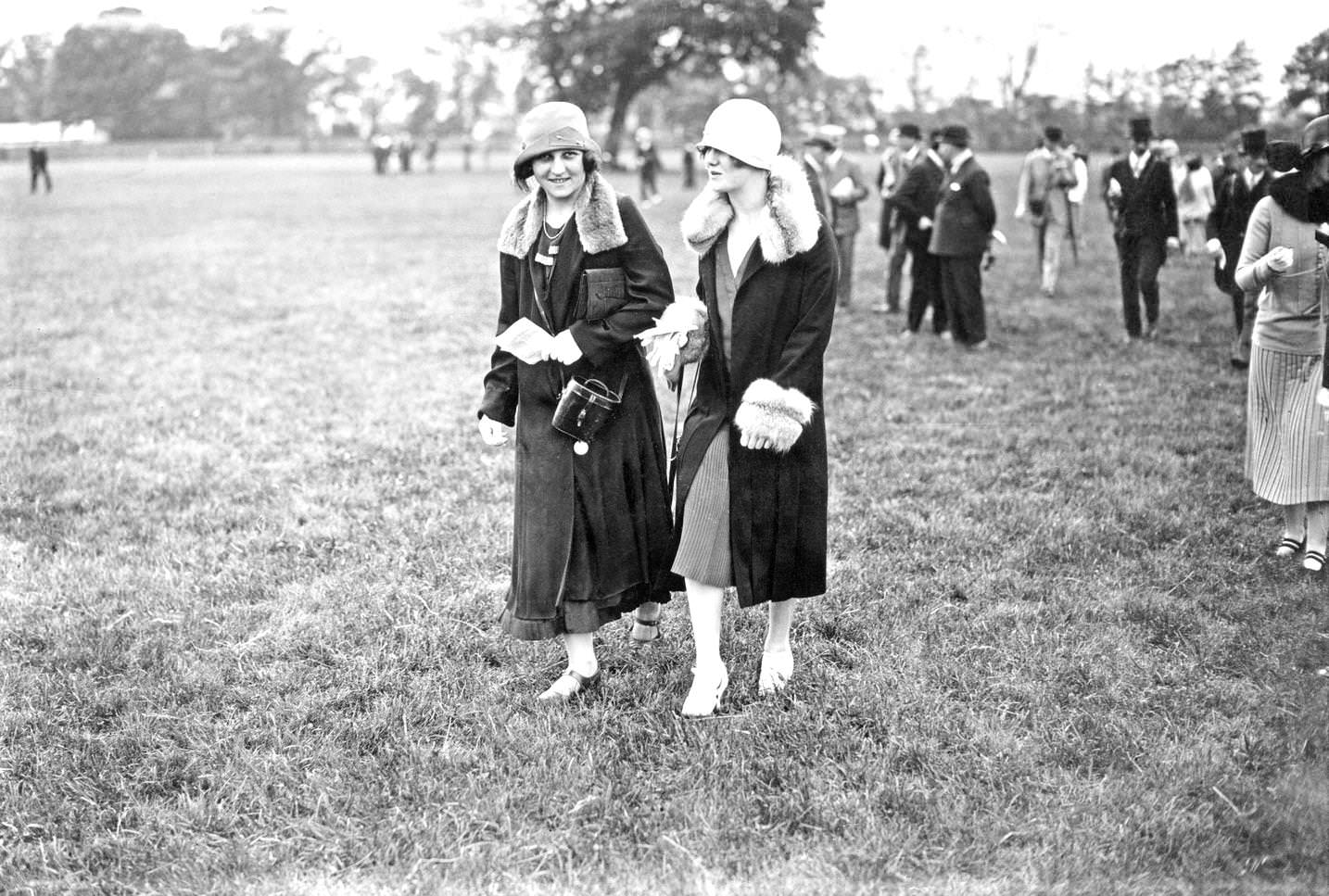 The Daly sisters in the paddock at Epsom Downs Racecourse, Surrey, 26th May 1925.