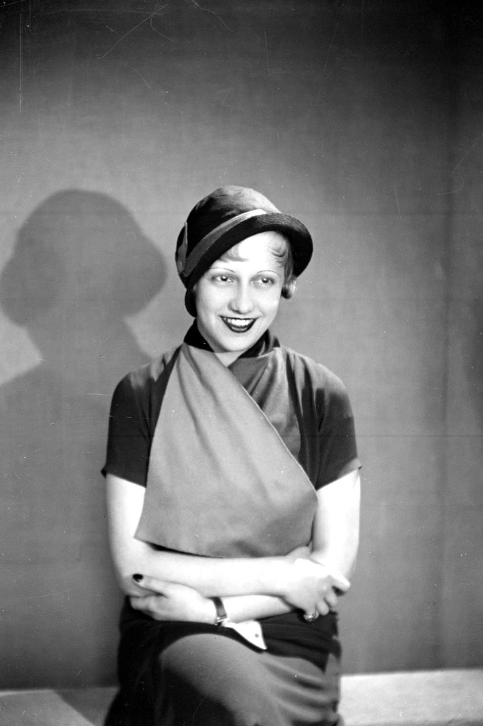 French opera sing, Jacqueline Francell in cloche hat, 1920s