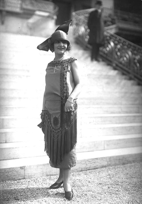 Dress with tassels and embroidery and a cloche hat decorated with an over-sized ribbon, 1924