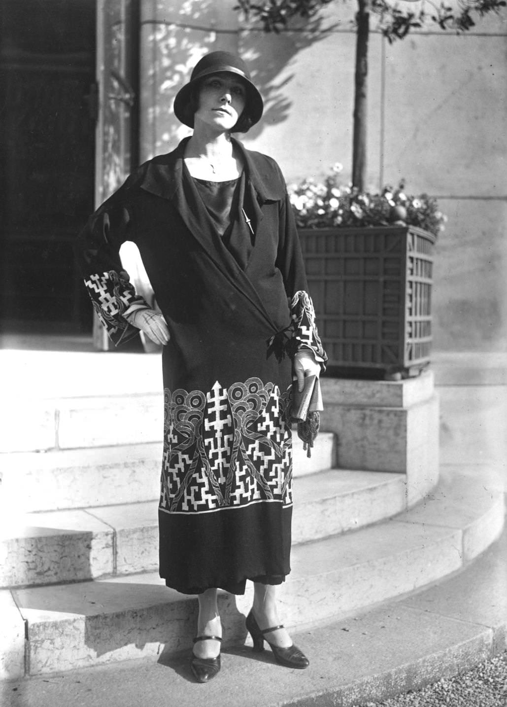 Crepe wrap around coat with geometric designs, 1923