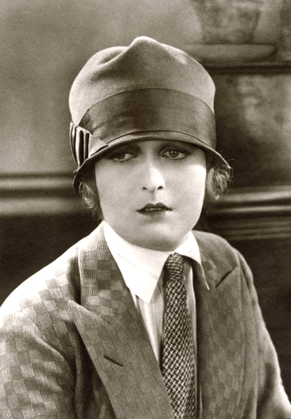 A Lee Parry in cloche hat, the German film actress of the silent era who made 48 films in two decades, 1925.