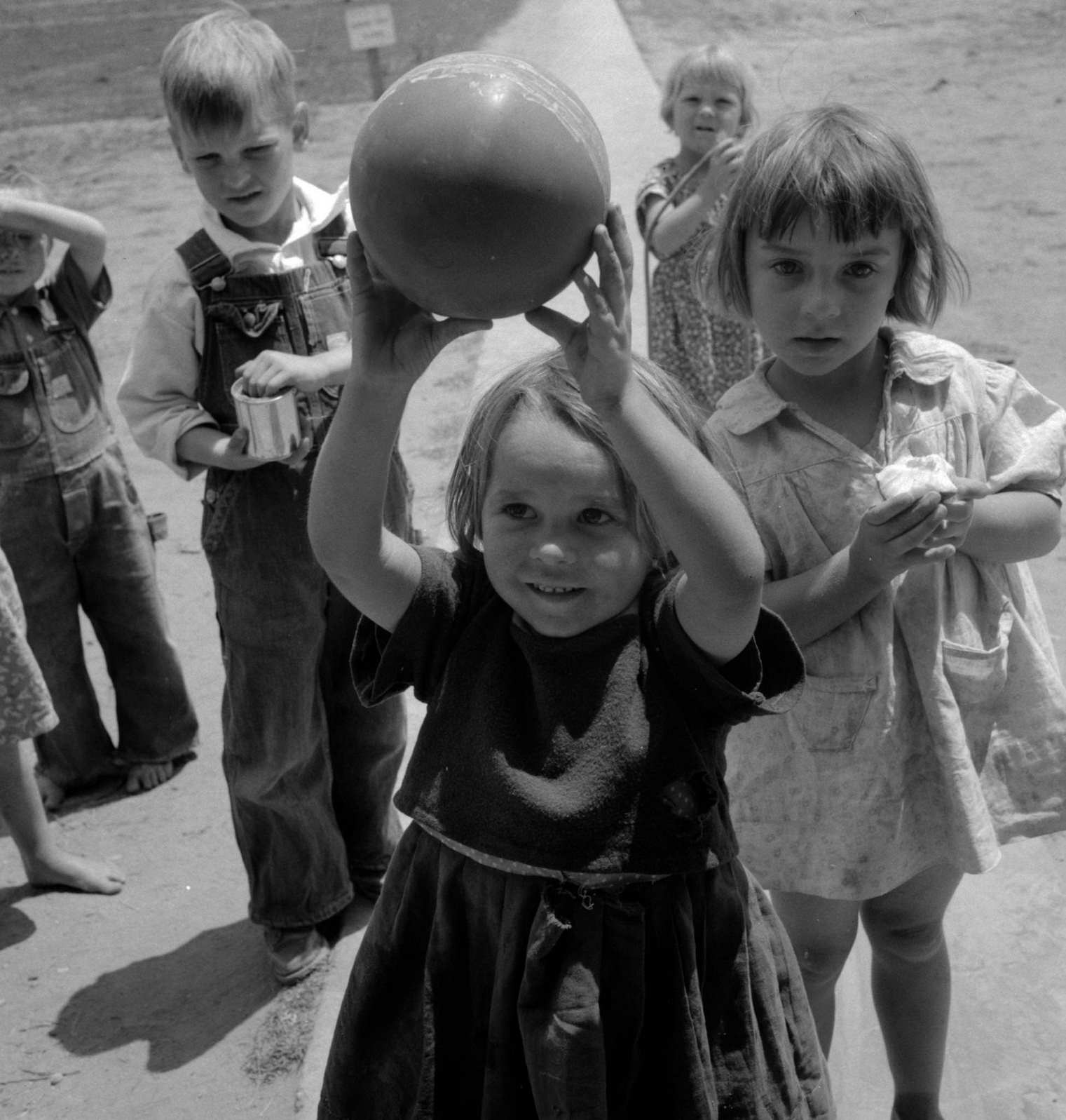 Tulare County. Farm Security Administration (FSA) camp for migrant agricultural workers, 1939