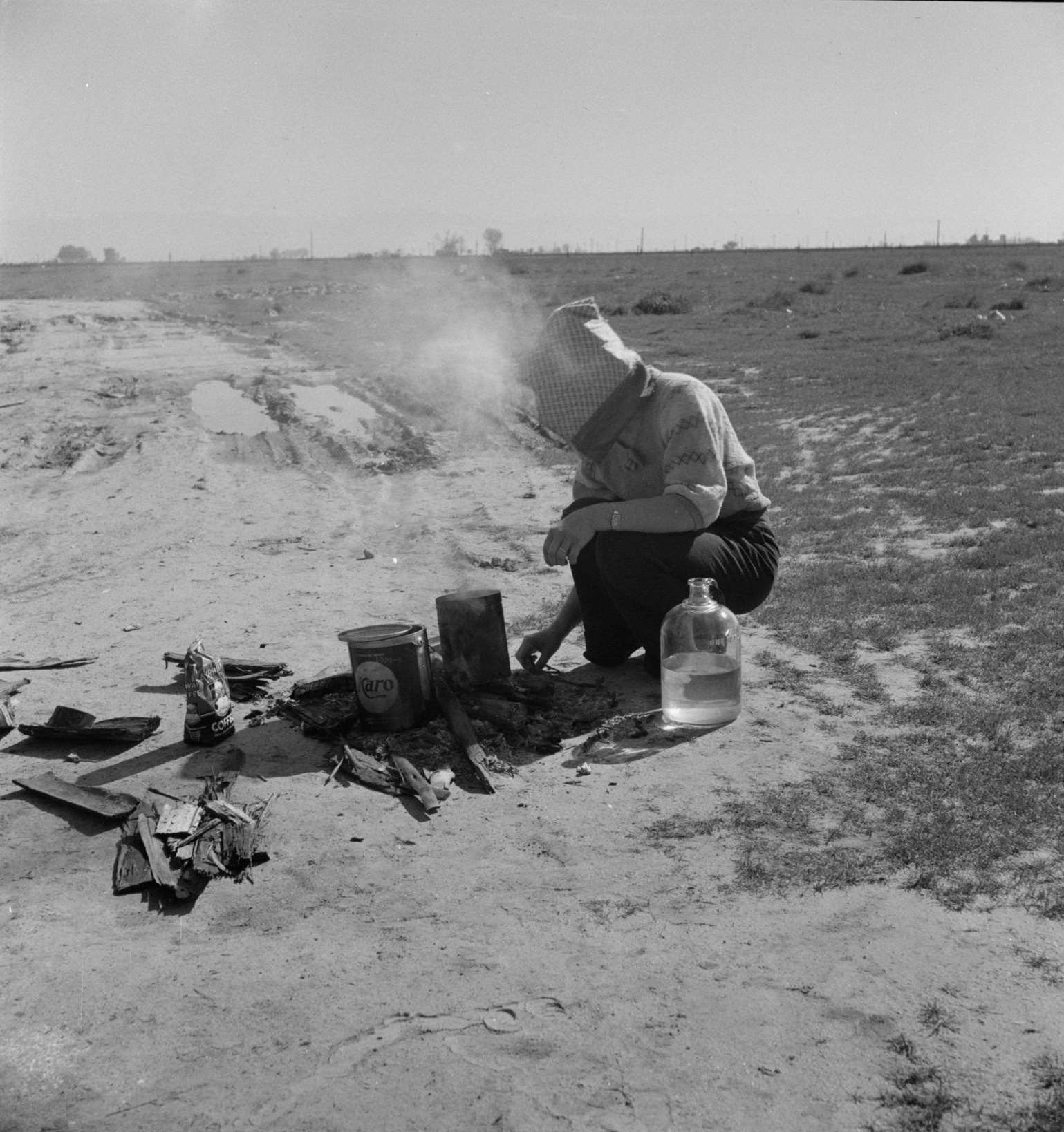 Along a California highway, a dust bowl refugee bound for Oregon, 1934