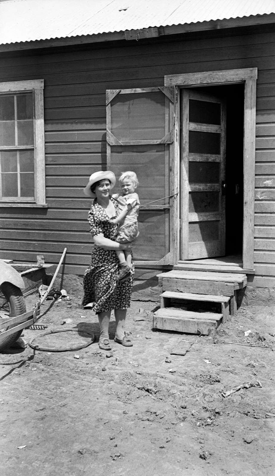 Typical Teutonic Farm Wife and Child, Client for Resettlement, Mills, New Mexico, USA, Dorothea Lange, Farm Security Administration, May 1935