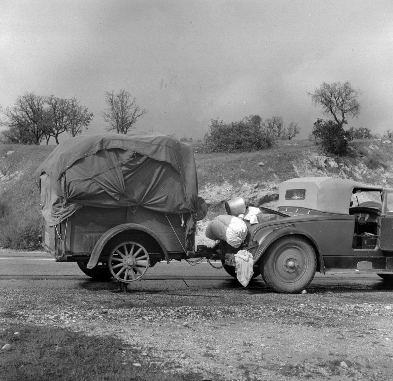 An oil worker builds himself a trailer and takes to the road. California, 1930s