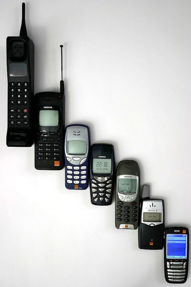 The evolution of mobile phones, 1990-2000.