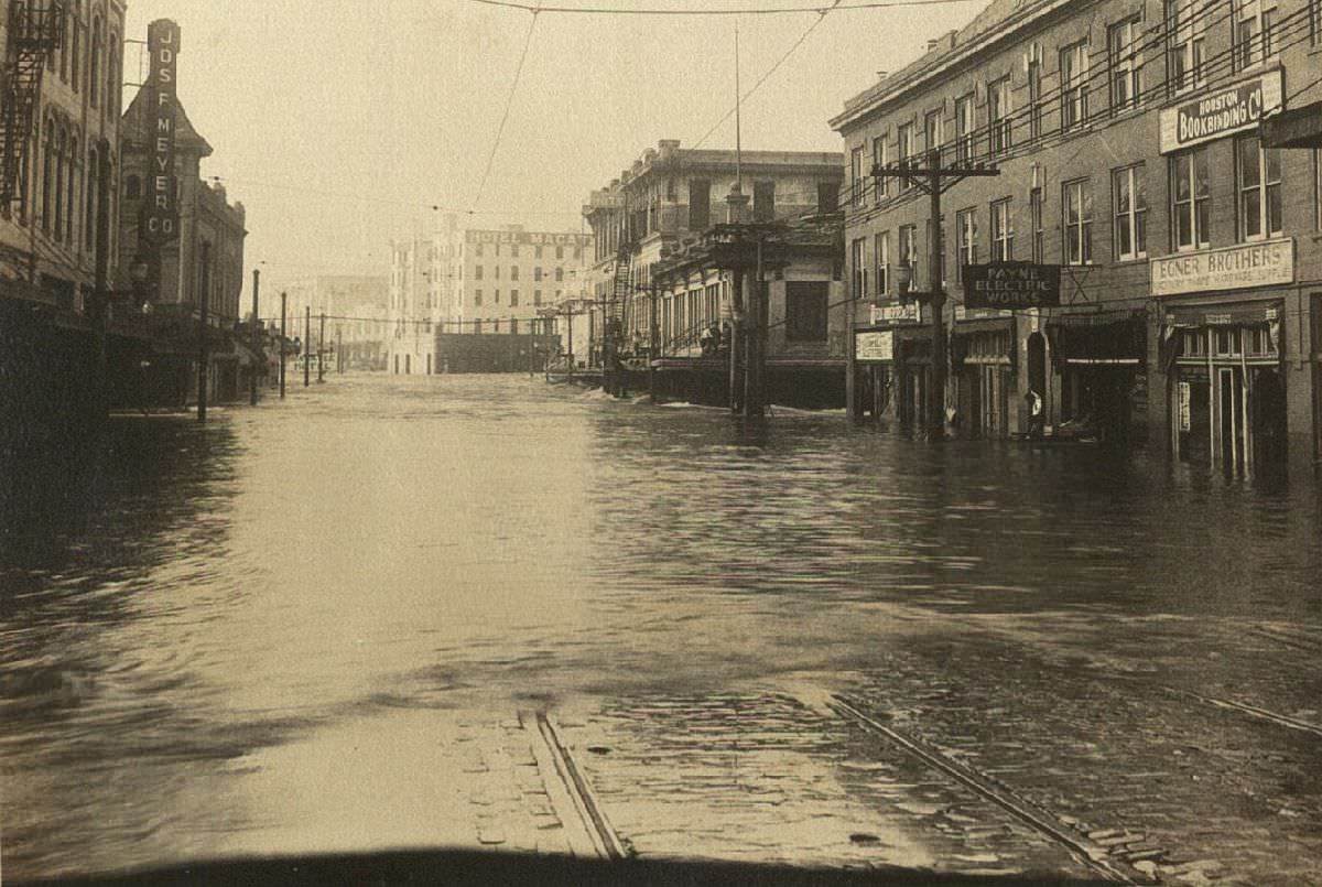 Flood on Franklin Avenue,December 9, 1935