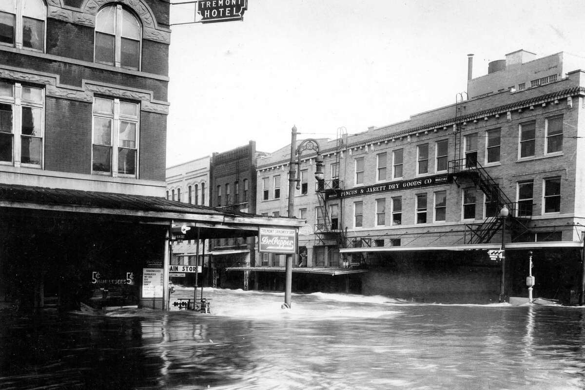 Milam at Congress, looking north, December 1935.