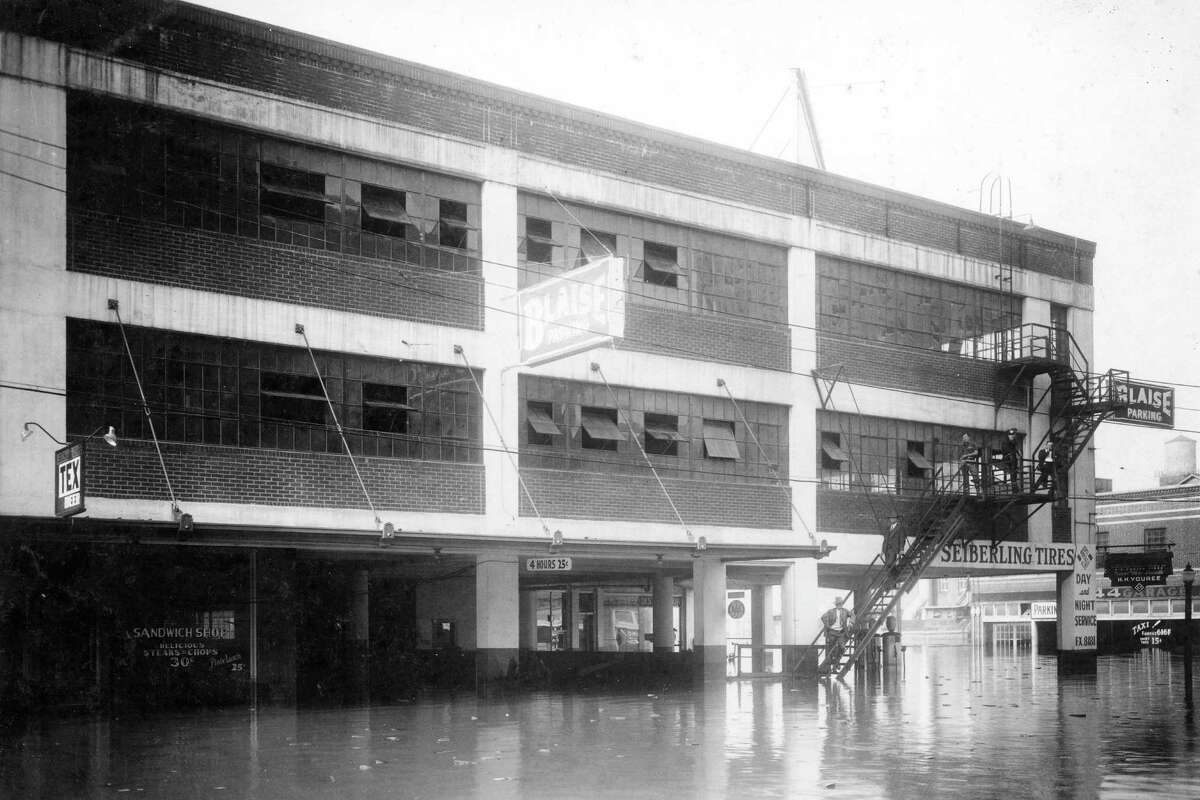 Louisiana between Rusk and Texas, looking northwest. Site of Jones Plaza today, December 1935.