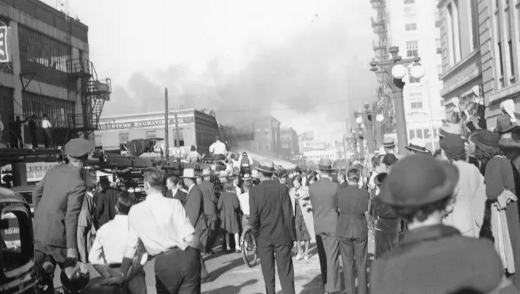 An estimated 20,000 Houstonians turned out to watch the HFD battle the blaze at the Yellow Cab Company in 1935; four trucks flooded out trying to draught water from the streets to fight the fire.