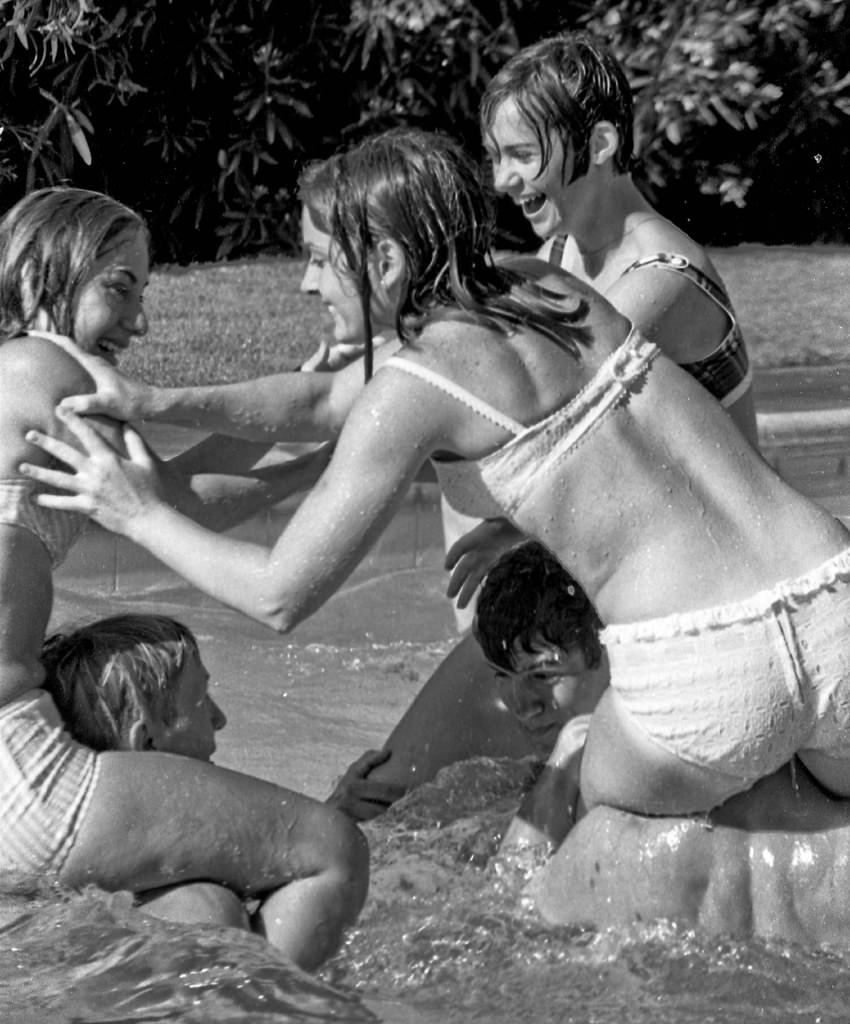 Weekend picknic social with coeds, May 1966