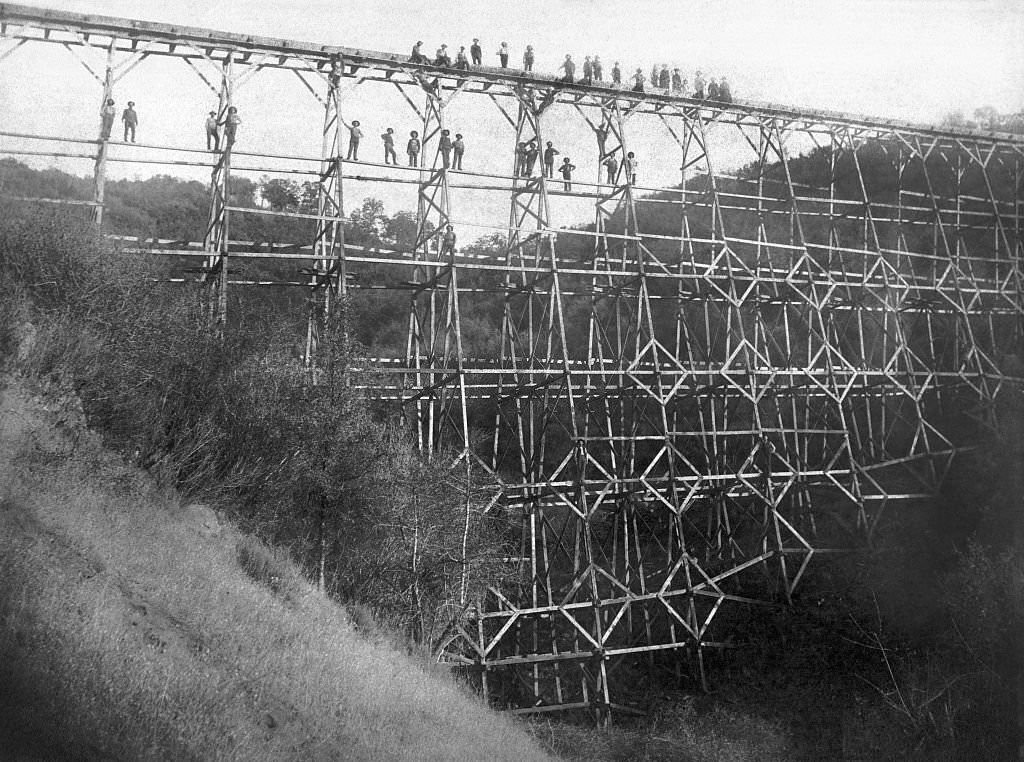 Sierra Lumber Flume, Fresno, 1890