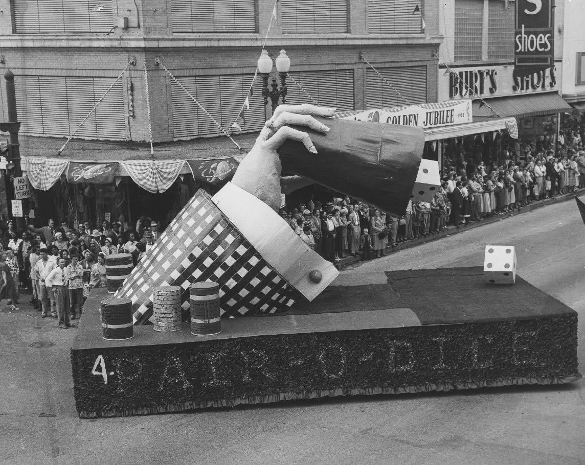 Pair-O-Dice float, 1950s