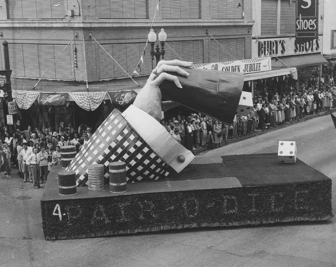 Pair-O-Dice float, 1950s