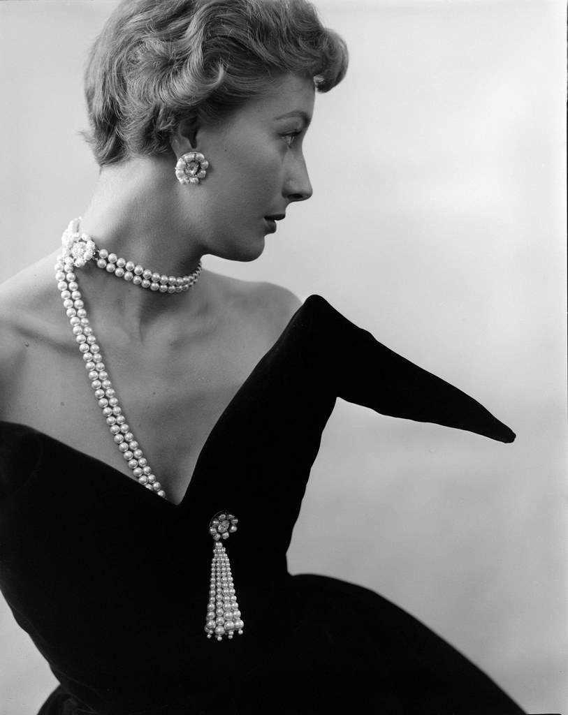 A model poses in a pearl necklace (by Jacques Fath), August 9, 1949.