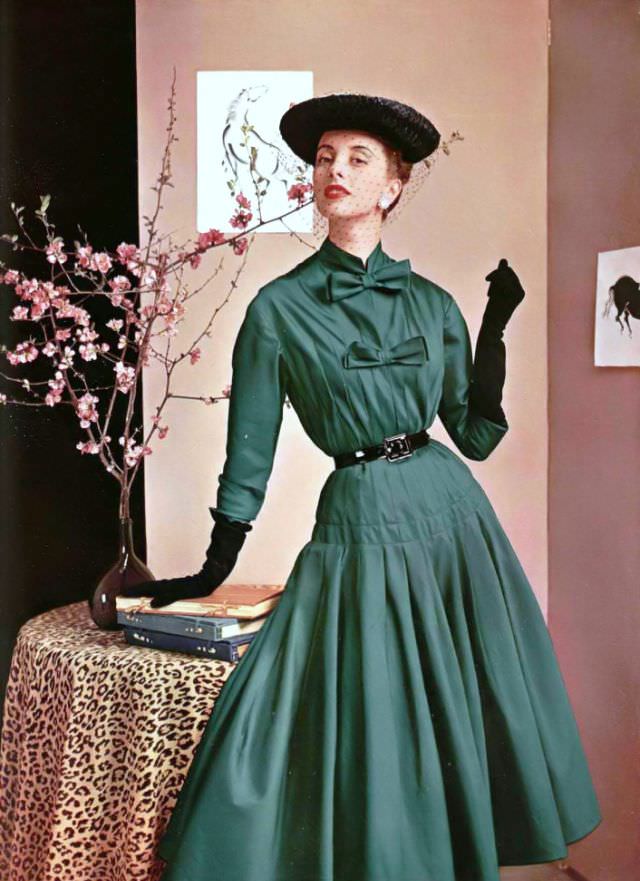 Marie-Thérèse in silk gauze dress, the bodice, decorated with two bows, falls into soft pleats in the skirt, black patent leather belt cinches the waist, by Jacques Fath, 1953