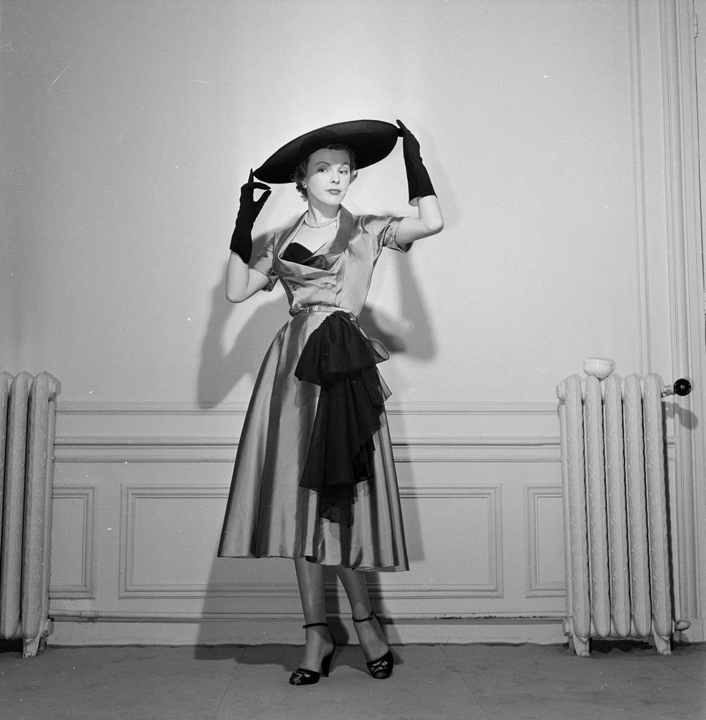 Fashion Collection of 'couturiers Associes' Spring 1951