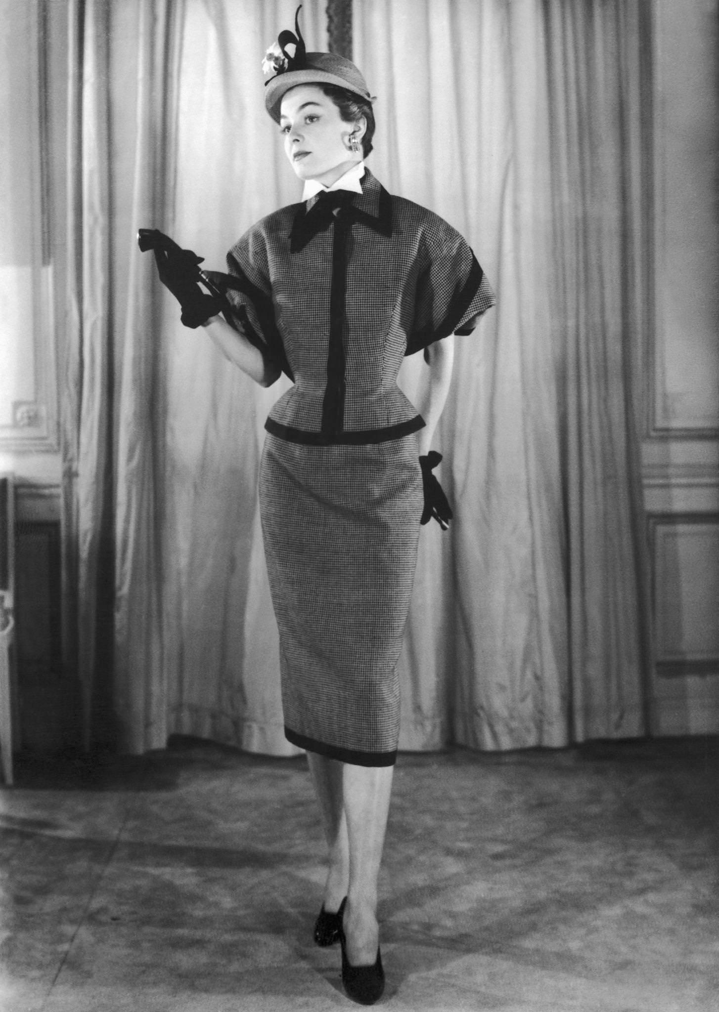 Fashion Show Of Jacques Fath Tailor, 1950.