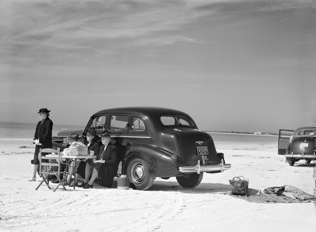 Guests of Sarasota Trailer Park Picnicking at Beach, Sarasota, Florida, January 1941