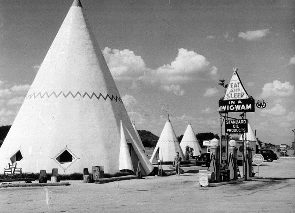 Tourist cabins, in the style of native Indian tepees, along the highway near Bardstown, Kentucky, 1940