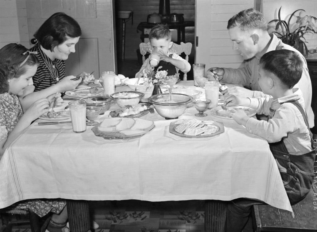Helms Family Dinner, Coffee County, Alabama, 1939
