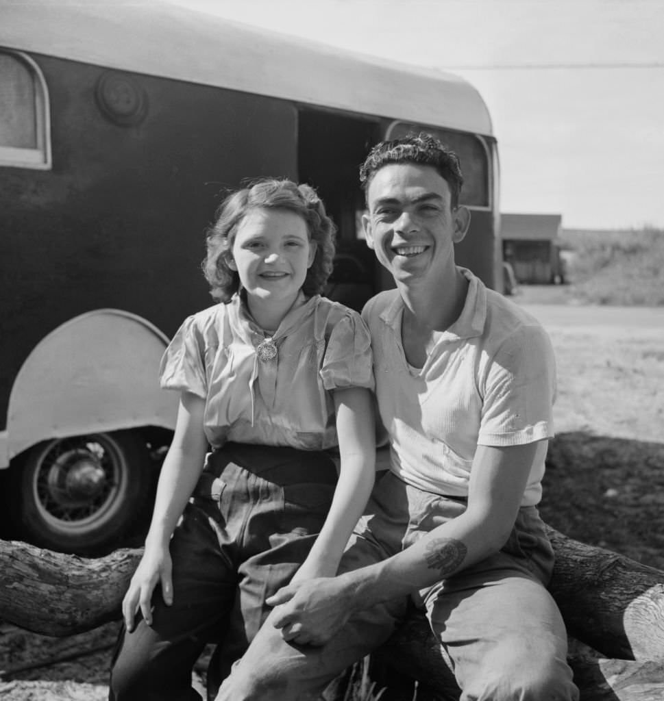 Portrait of Young Couple, Migrant Laborers at Packinghouse, Canal Point, Florida, 1939