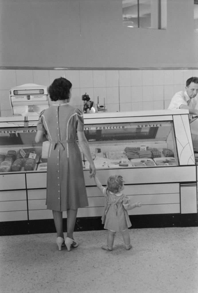 Mother with Child Shopping in Co-Op Store, Greenbelt, Maryland, 1939