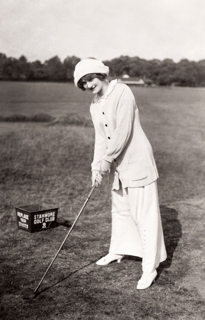 Lily Elsie playing golf at Stanmore Golf Club in Middlesex, 1910.
