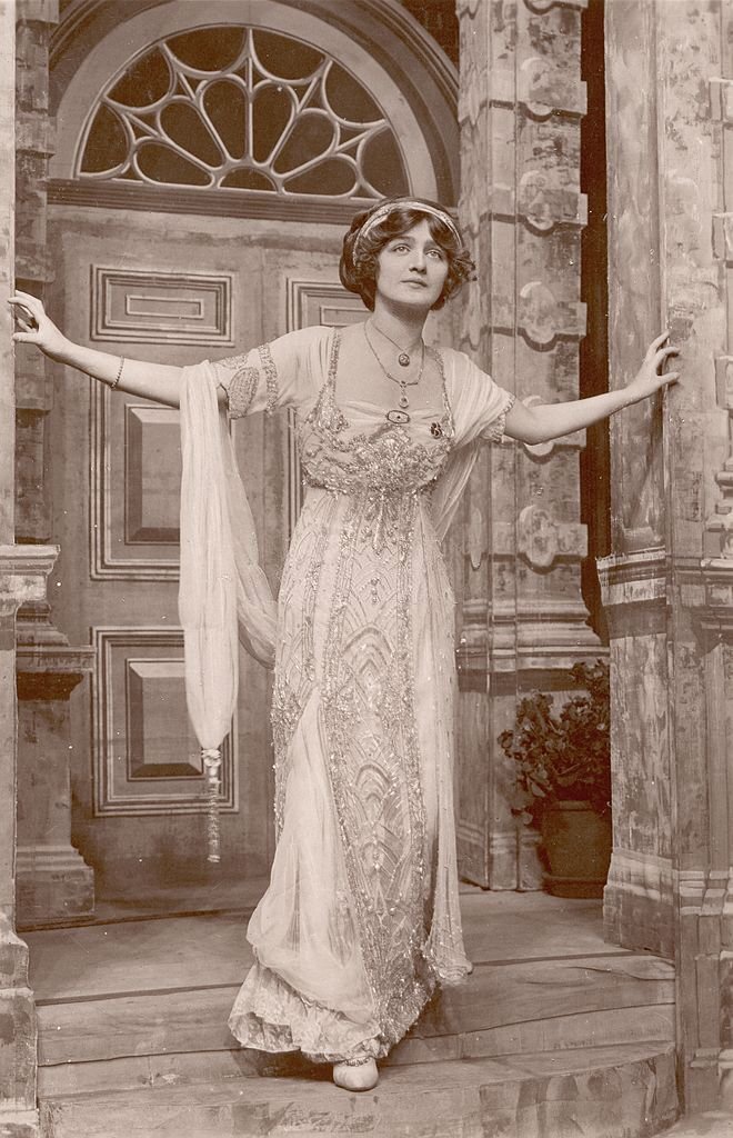 Lily Elsie as Alice, in a scene from the show, 'The Dollar Princess', 1909