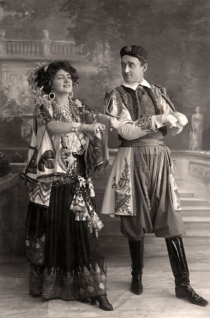 Lily Elsie and Joseph Coyne in 'The Merry Widow', 1908.