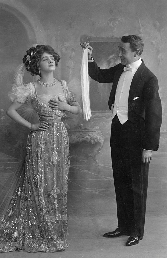 Lily Elsie and Joseph Coyne in 'The Merry Widow', 1907.