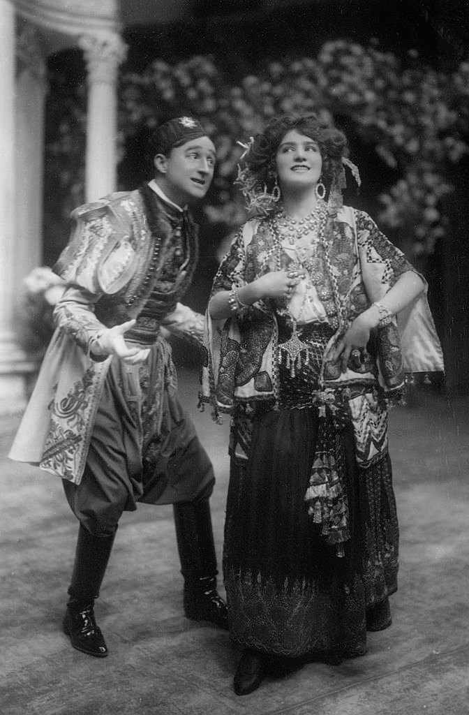 Lily Elsie and Joseph Coyne in 'The Merry Widow', 1907.