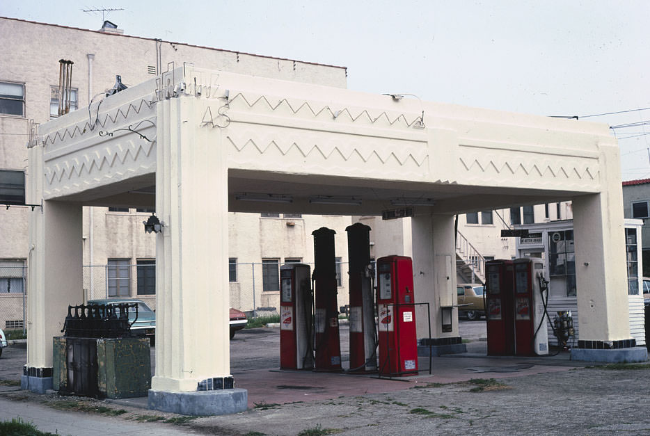 Seaside Gas, Los Angeles, California, 1978