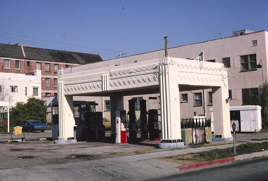 Seaside Gas, Los Angeles, California, 1979